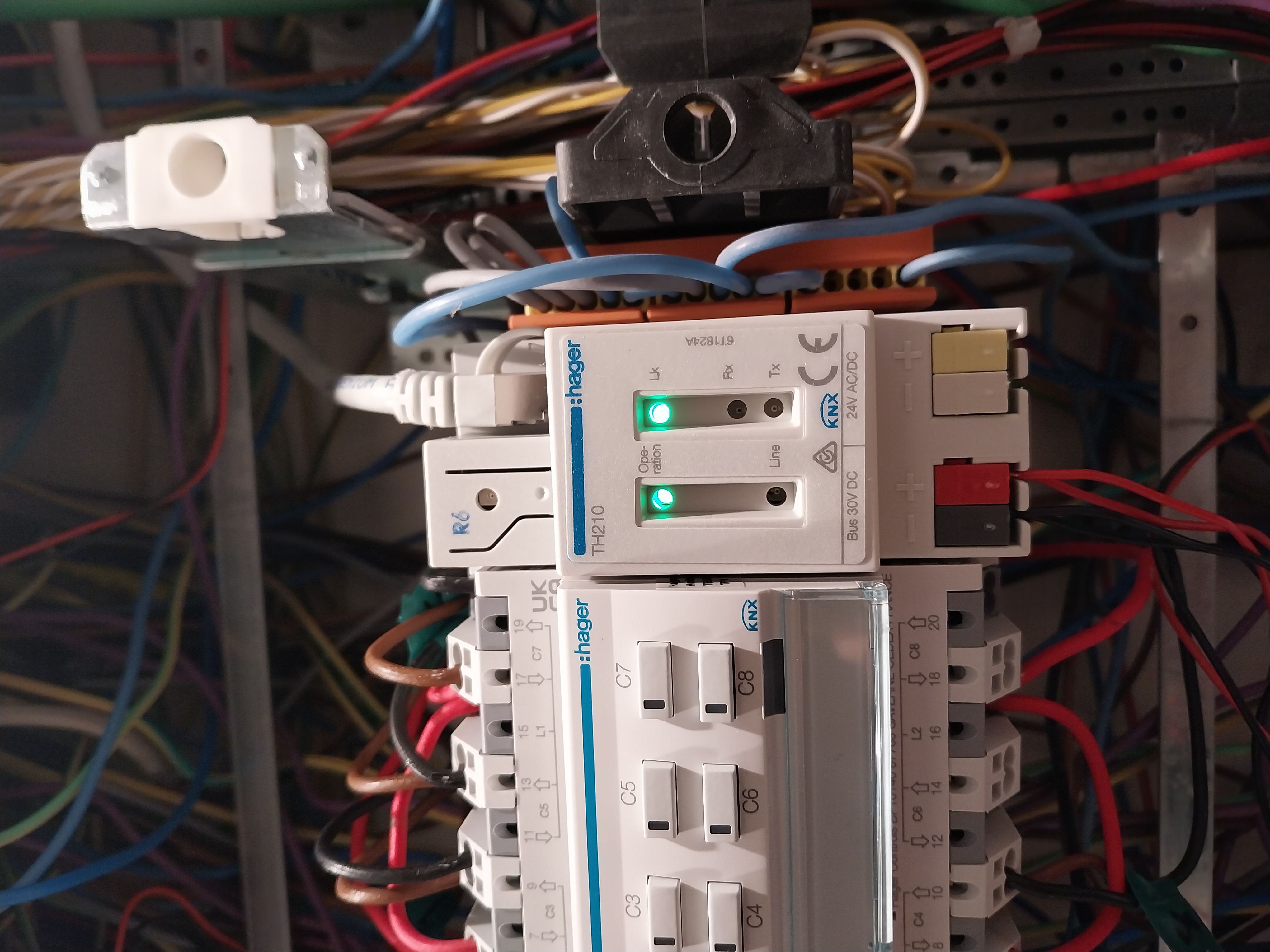 20250915_190758 une application de téléphone intelligent économisant de l'énergie